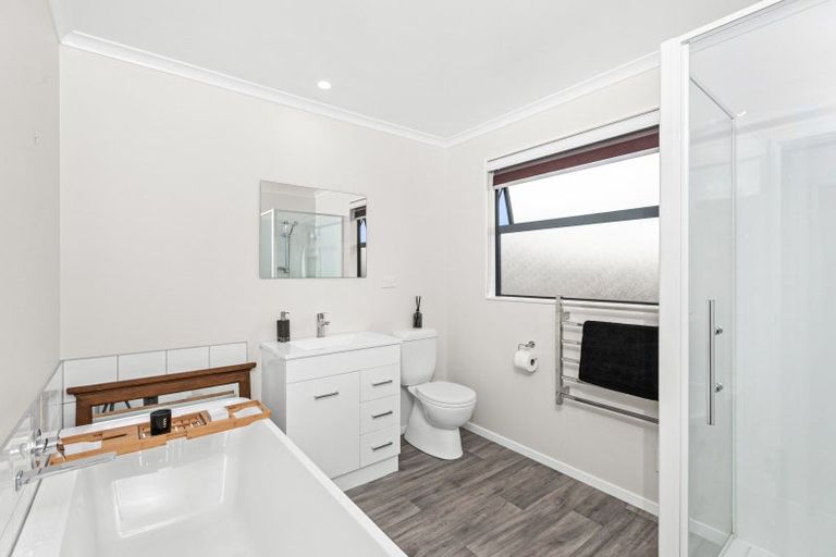 Photo of property in 18 Dee Street, Otane, 4202