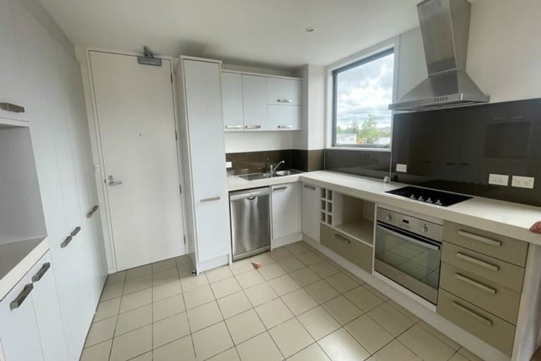 Photo of property in Bella Vista, 2d/84 Gunner Drive, Te Atatu Peninsula, Auckland, 0610