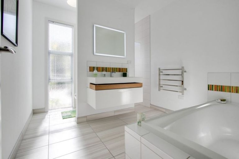 Photo of property in 21 Heipipi Drive, Eskdale, Napier, 4182