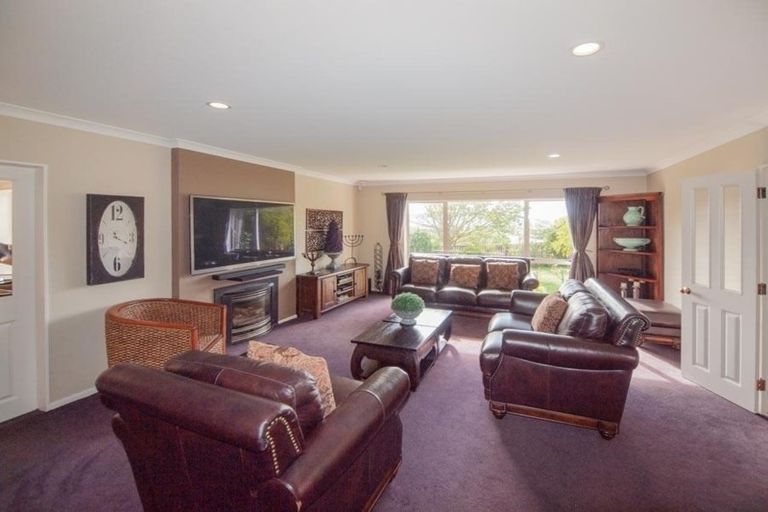 Photo of property in 6 Halewood Grove, Churton Park, Wellington, 6037