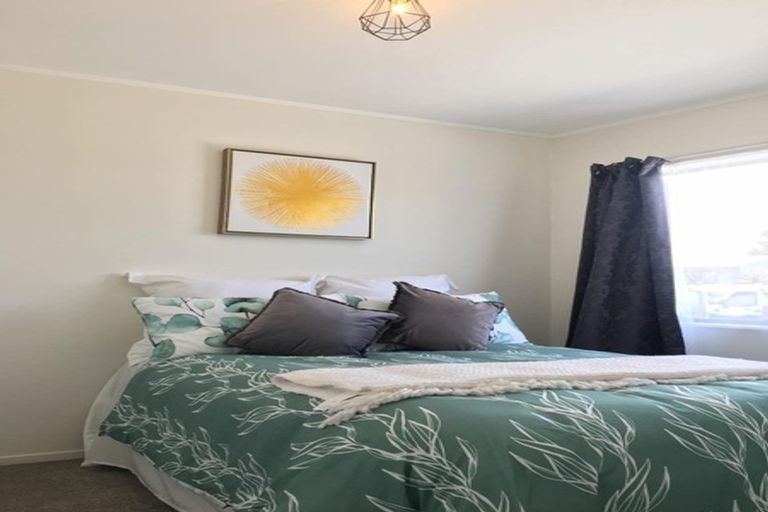 Photo of property in 19 Kennington Drive, Clendon Park, Auckland, 2103