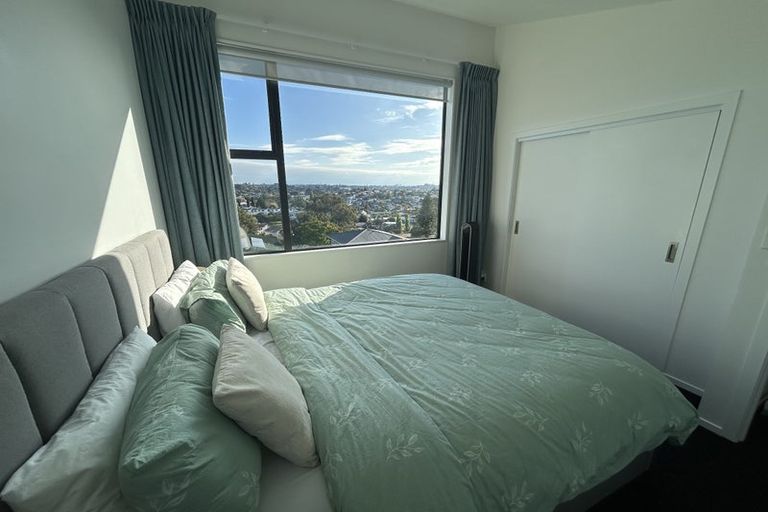 Photo of property in 5/15 Chivalry Road, Glenfield, Auckland, 0629