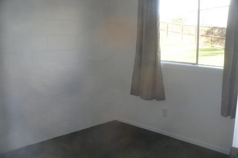 Photo of property in 2 Vera Road, Te Atatu South, Auckland, 0610