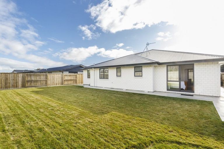 Photo of property in 22 Freedom Drive, Kelvin Grove, Palmerston North, 4414