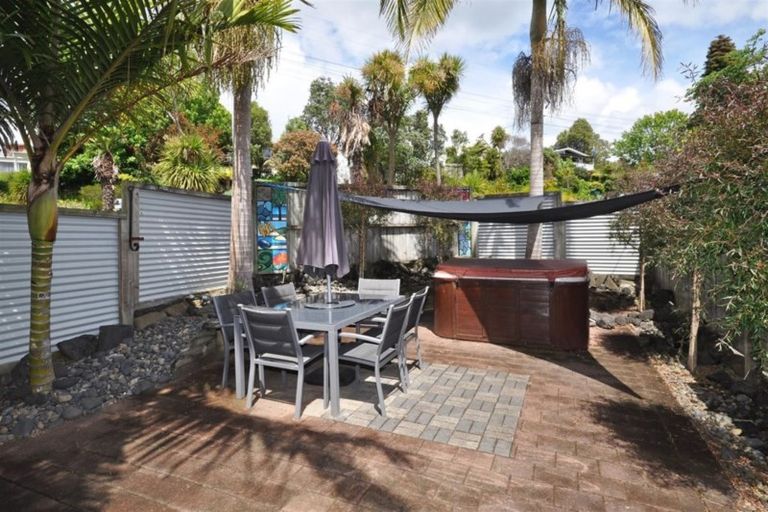 Photo of property in 1/10 Marina Road, Torbay, Auckland, 0630