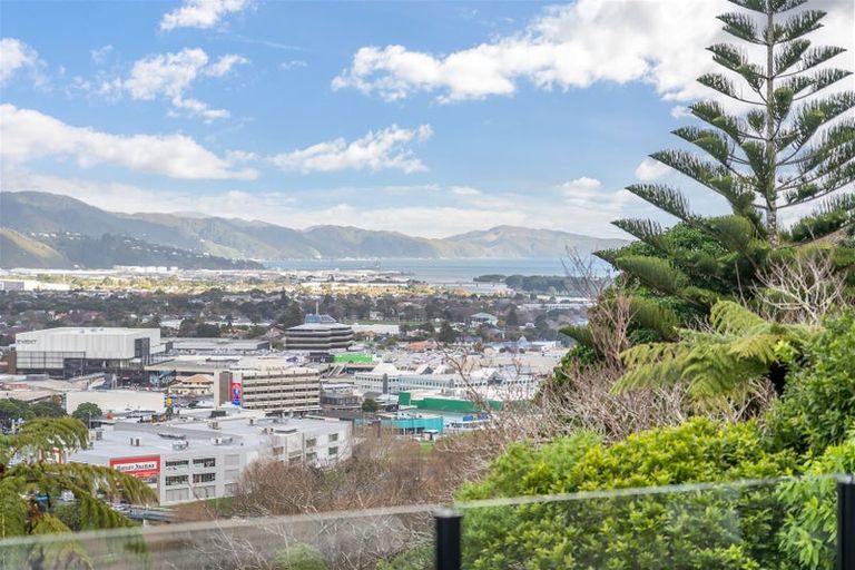 Photo of property in 6 Onehuka Road, Tirohanga, Lower Hutt, 5010