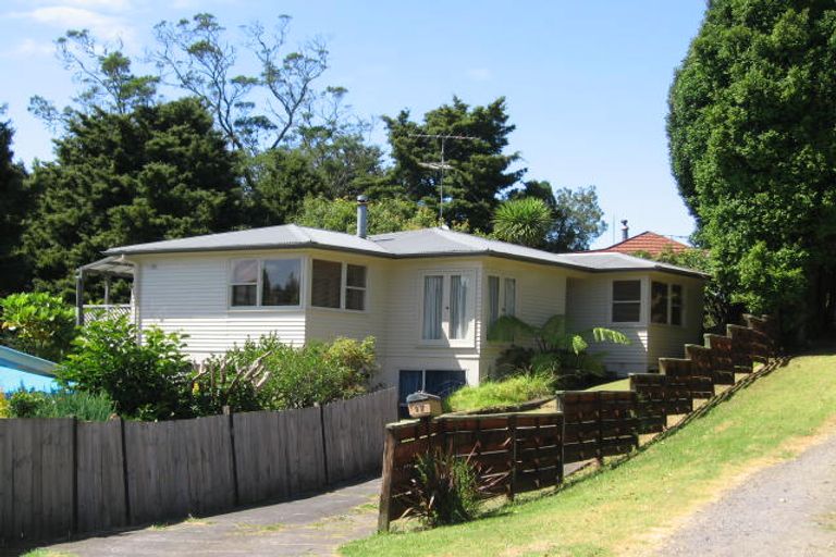 Photo of property in 17 Beeche Place, Birkdale, Auckland, 0626