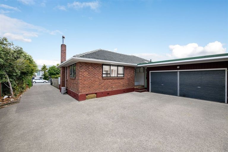 Photo of property in 62 Seymour Road, Sunnyvale, Auckland, 0612