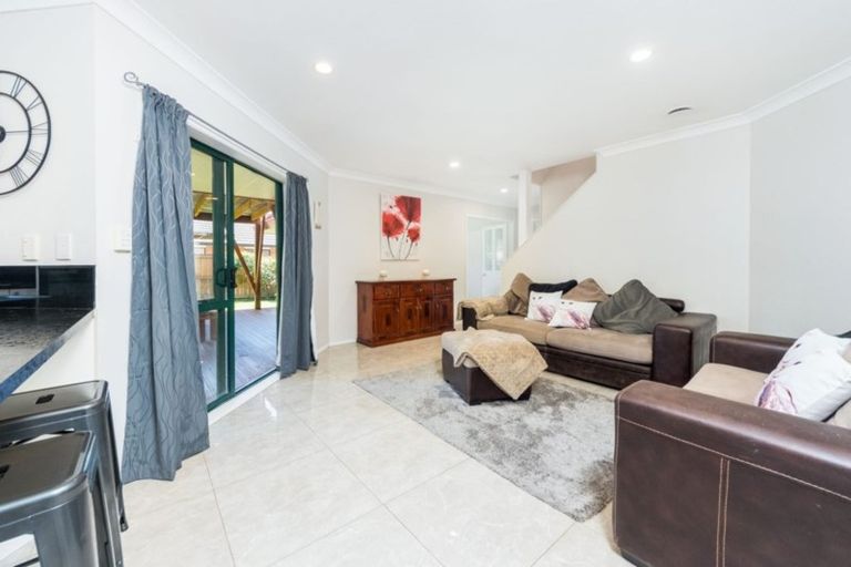 Photo of property in 3 Crannog Fen, Wattle Downs, Auckland, 2103
