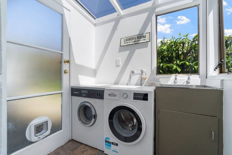 Photo of property in 64b Muir Avenue, Mangere Bridge, Auckland, 2022