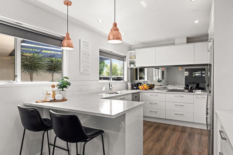 Photo of property in 9 Hinton Road, Taradale, Napier, 4112