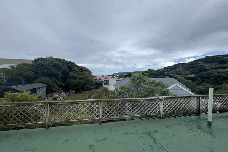 Photo of property in 2 Mervyn Place, Plimmerton, Porirua, 5026