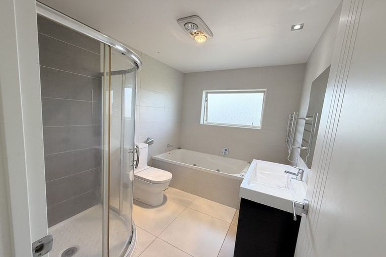 Photo of property in 76 Laurel Oak Drive, Schnapper Rock, Auckland, 0632