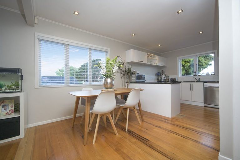 Photo of property in 70 Stottholm Road, Titirangi, Auckland, 0604