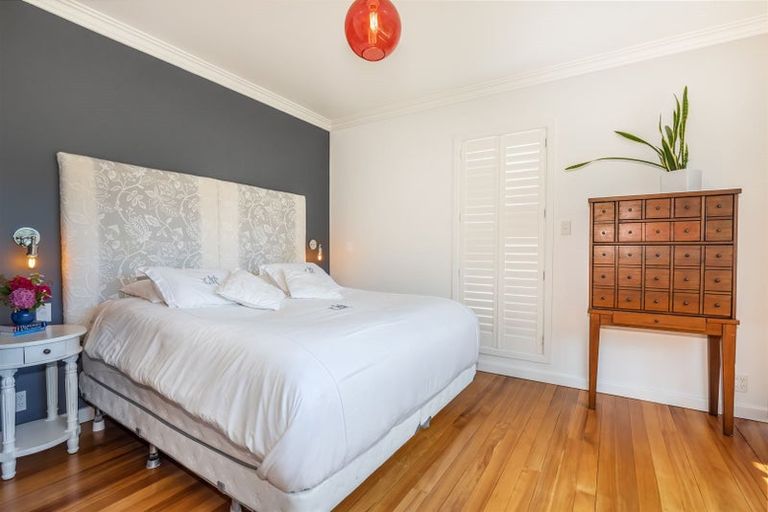 Photo of property in 31 Walter Road, Lowry Bay, Lower Hutt, 5013