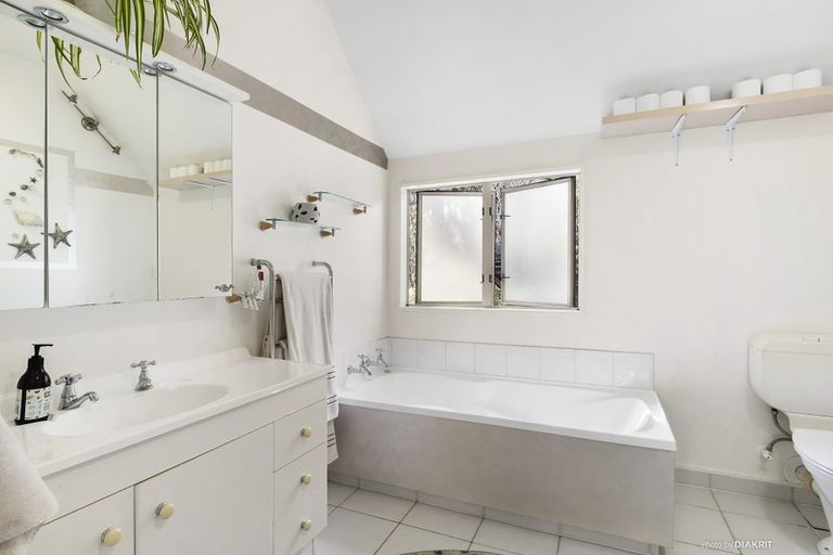 Photo of property in 49 Waikowhai Street, Ngaio, Wellington, 6035