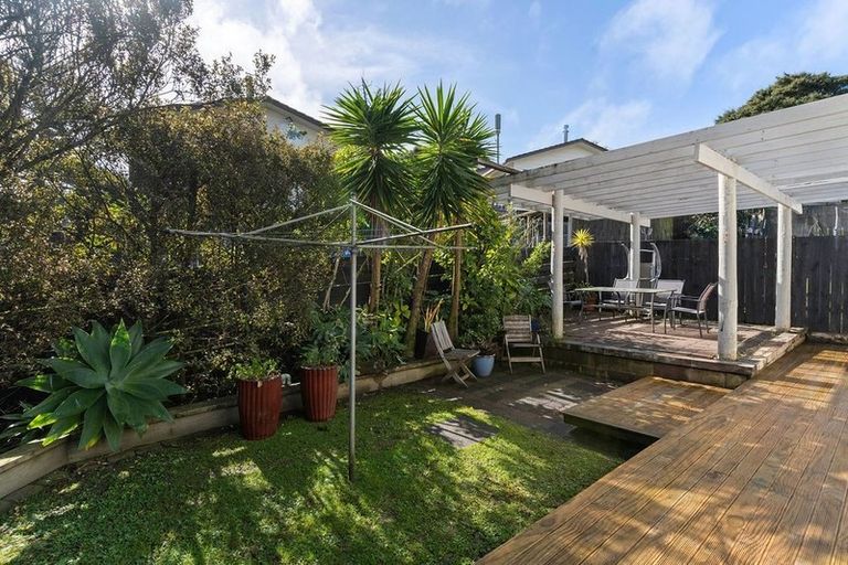 Photo of property in 1/19 Simon Ellice Drive, Bayview, Auckland, 0629