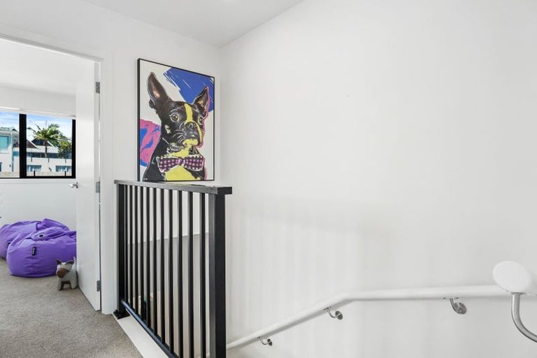 Photo of property in 9/35 Garadice Road, Rothesay Bay, Auckland, 0630