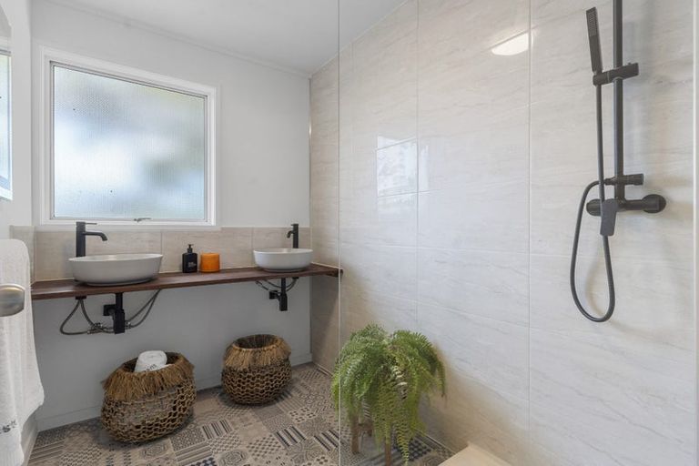 Photo of property in 74 Fitzwater Place, Henderson, Auckland, 0612