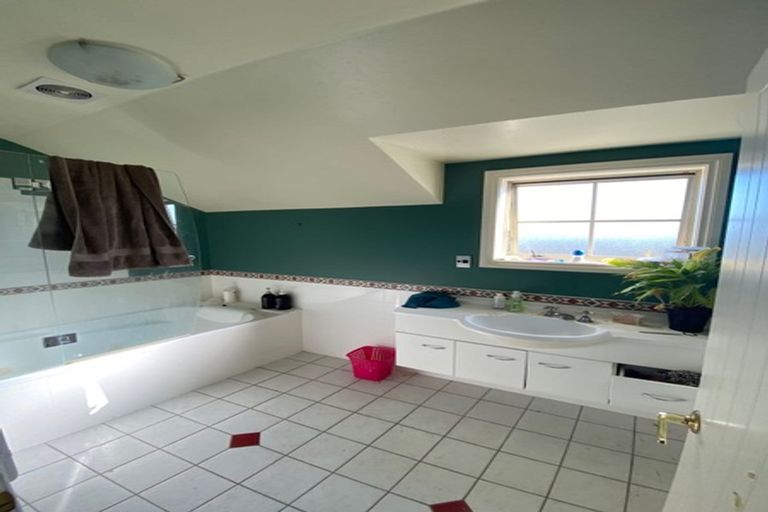 Photo of property in 223 Kilkenny Drive, East Tamaki Heights, Auckland, 2016