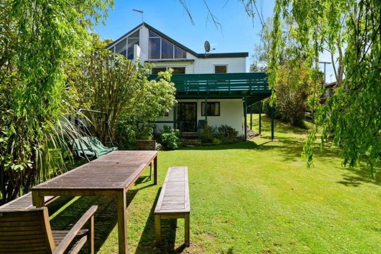Photo of property in 100b Grand Vue Road, Kawaha Point, Rotorua, 3010