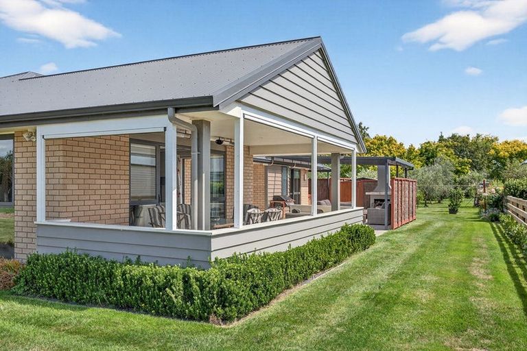 Photo of property in 3 Redwood Lane, Martinborough, 5711
