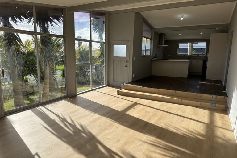 Photo of property in 328 Roscommon Road, Clendon Park, Auckland, 2103