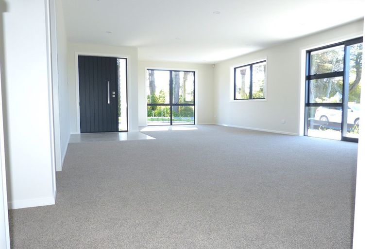 Photo of property in 107 Station Road, Kumeu, 0891