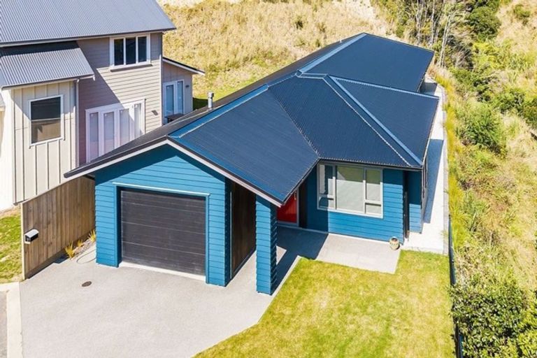Photo of property in 7 Hull Place, Whitby, Porirua, 5024