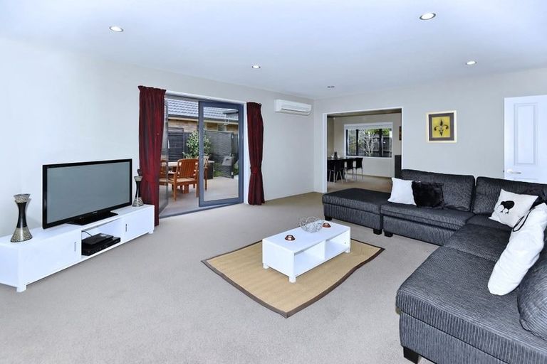 Photo of property in 3 Woodhaven Place, Parklands, Christchurch, 8083