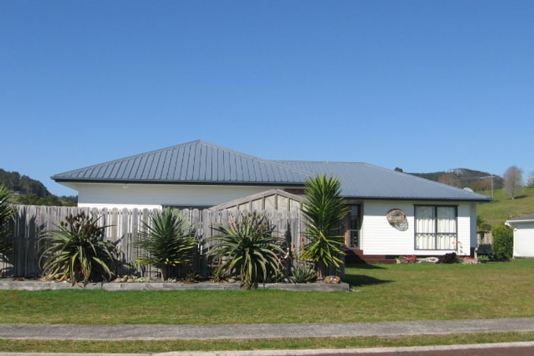 Photo of property in 13 Martin Place, Cooks Beach, Whitianga, 3591