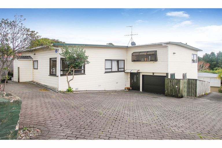 Photo of property in 1/52 Pupuke Road, Hillcrest, Auckland, 0627