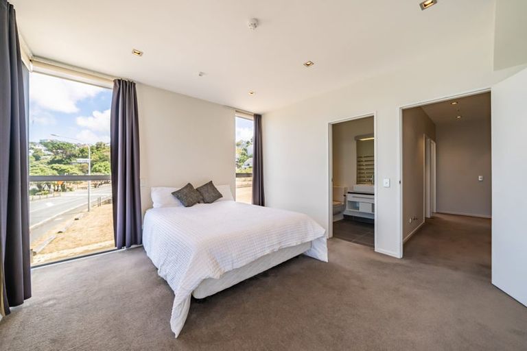 Photo of property in Patent 326 Apartments, 201h/326 Evans Bay Parade, Hataitai, Wellington, 6021