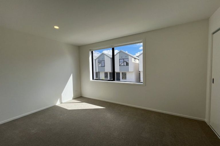 Photo of property in 2/23 Makomako Drive, Orewa, 0931
