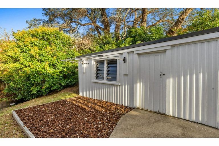 Photo of property in 2/13 Jonathan Place, Sunnynook, Auckland, 0620