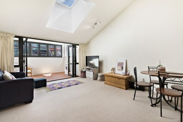 Photo of property in Courtenay Mews Apartments, 18/14 Alpha Street, Te Aro, Wellington, 6011
