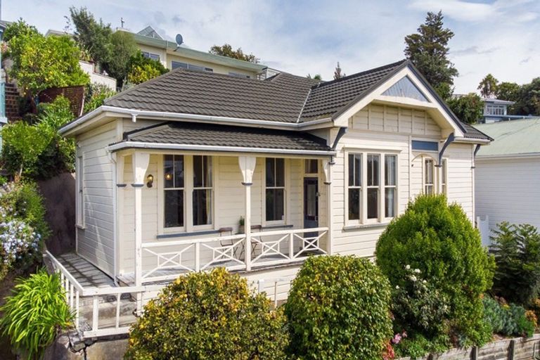 Photo of property in 16 Sealy Road, Bluff Hill, Napier, 4110