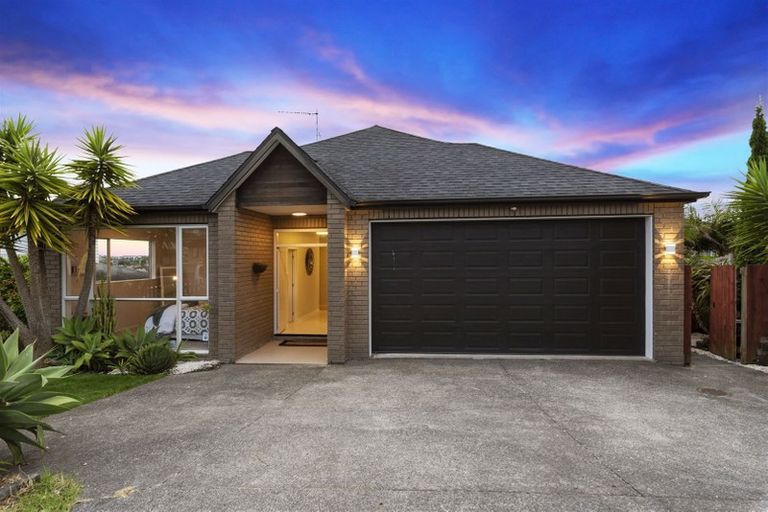 Photo of property in 20 Mulroy Place, Pinehill, Auckland, 0632