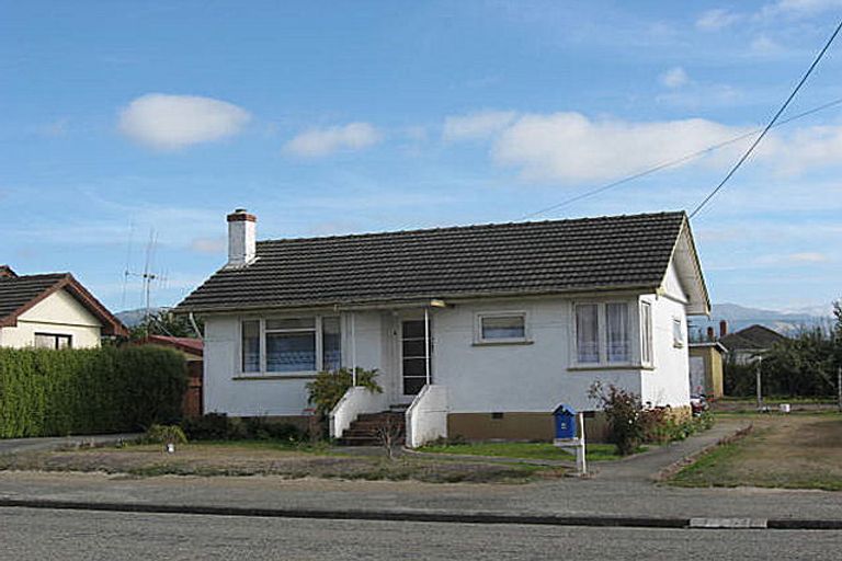 Photo of property in 4 Moorhouse Street, Waimate, 7924