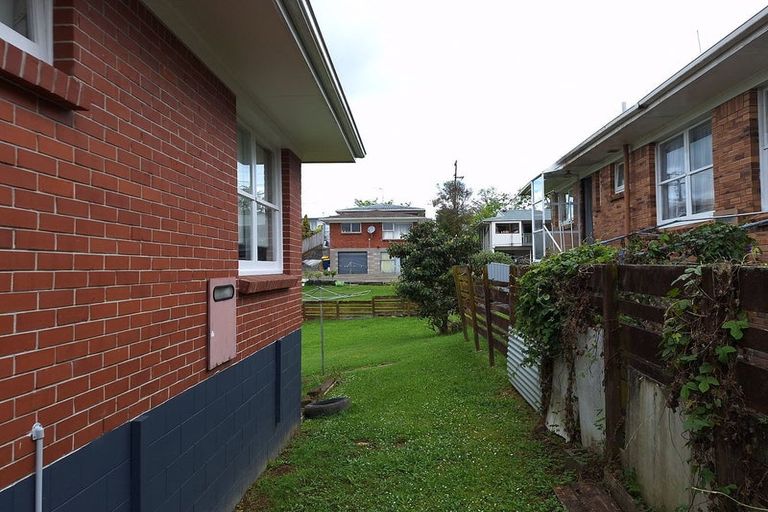 Photo of property in 2 Anne Road, Hillcrest, Auckland, 0627