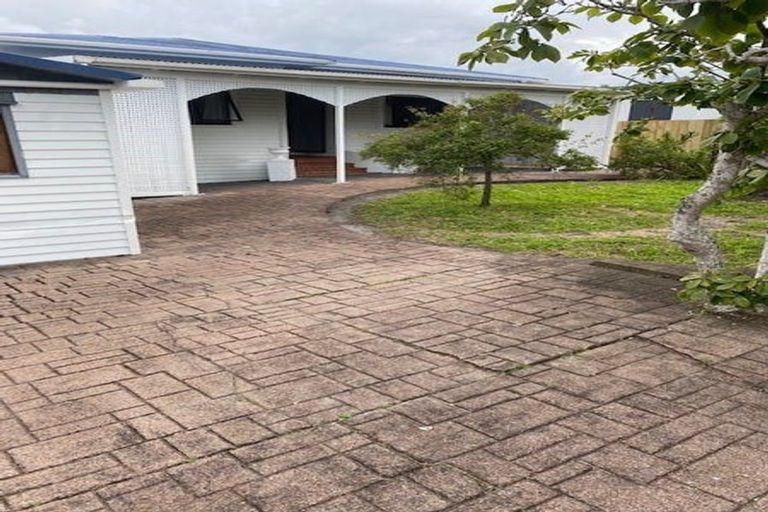 Photo of property in 1072 Great North Road, Point Chevalier, Auckland, 1022