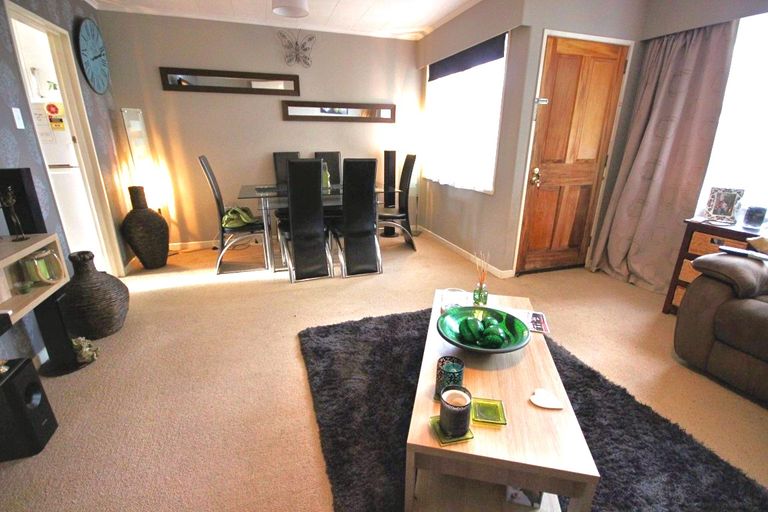 Photo of property in 35 Oram Drive, Turitea, Palmerston North, 4472