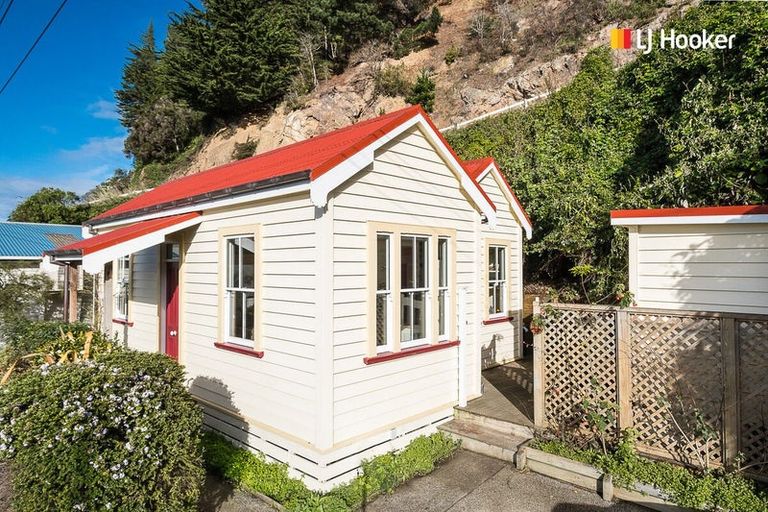 Photo of property in 5 Macandrew Road, Careys Bay, Port Chalmers, 9023