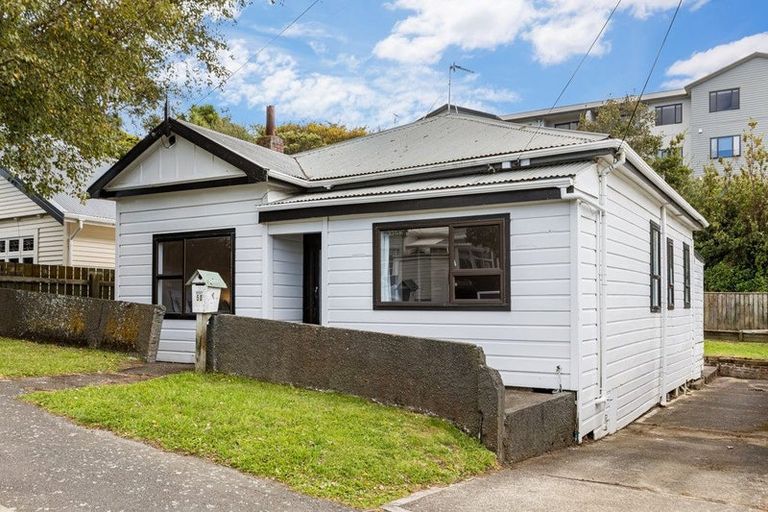Photo of property in 50 Te Wharepouri Street, Berhampore, Wellington, 6023