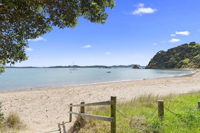 Photo of property in 25 Tapeka Road, Russell, 0202