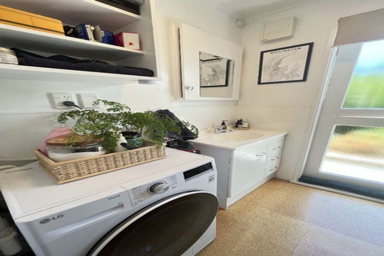 Photo of property in 2 Taupo Crescent, Plimmerton, Porirua, 5026