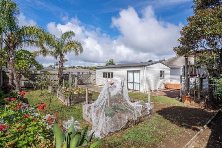 Photo of property in 33 Marsh Avenue, Forrest Hill, Auckland, 0620