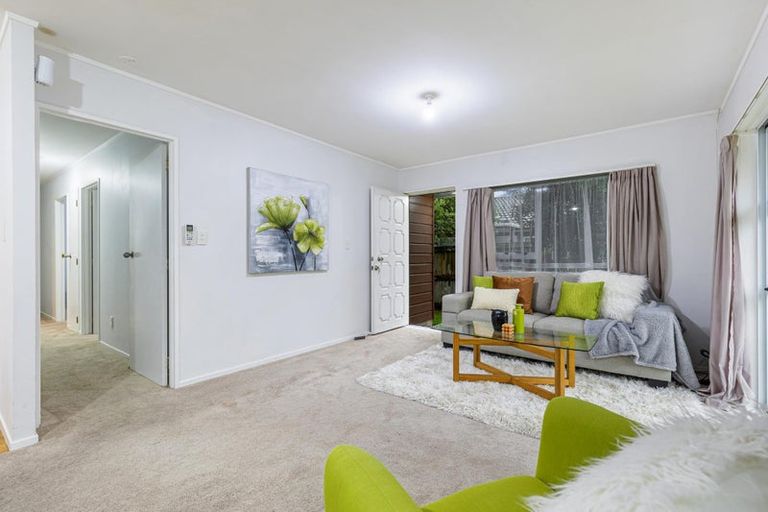 Photo of property in 2/5 Newington Road, Henderson, Auckland, 0612