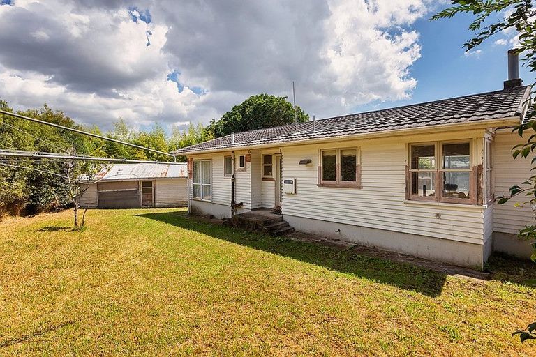 Photo of property in 54 St Leonards Road, Kelston, Auckland, 0602