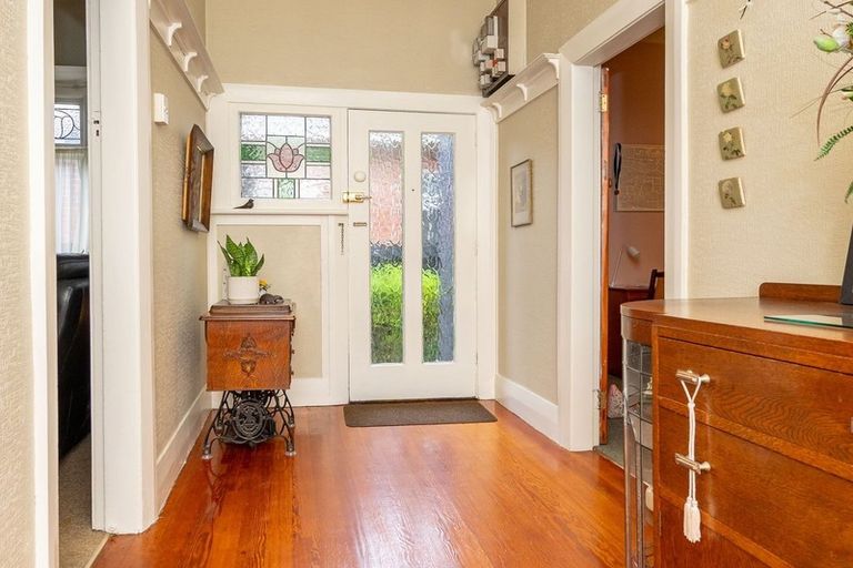 Photo of property in 360 Bay View Road, Saint Clair, Dunedin, 9012